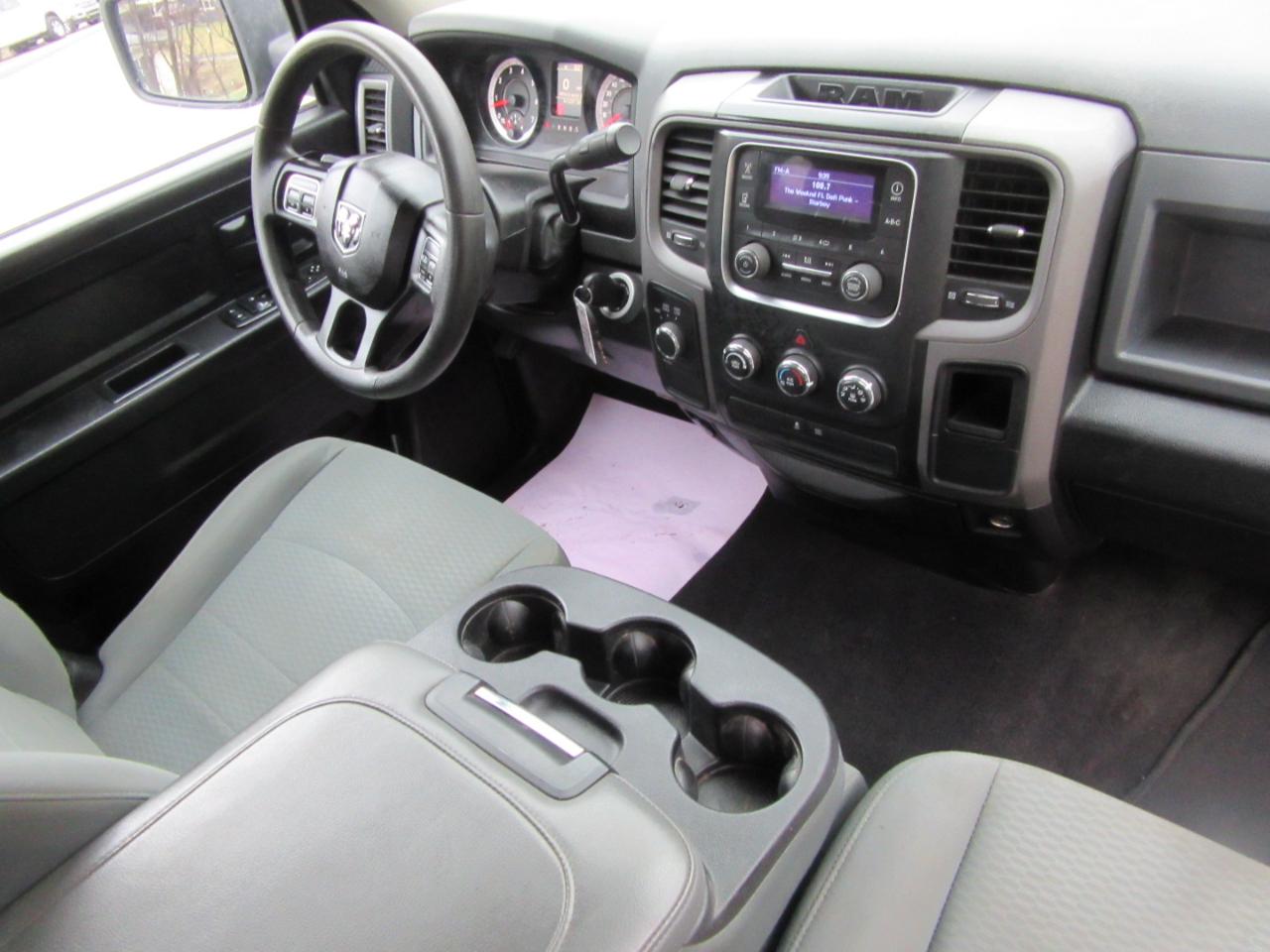 RAM 1500 ST Quad Cab 4WD 2015