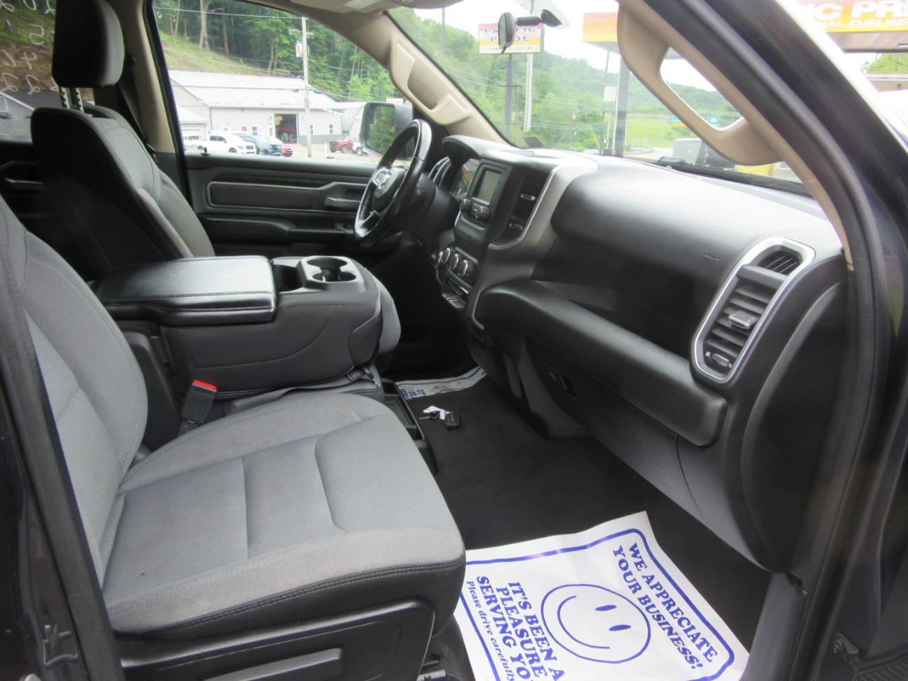 RAM 1500 Big Horn Quad Cab 4WD 2020