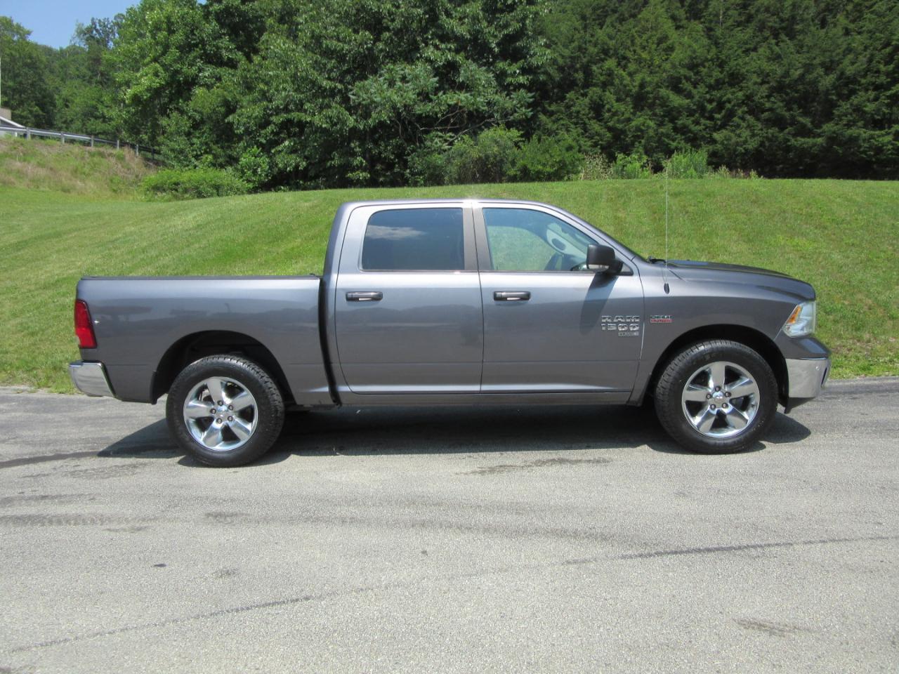 RAM 1500 Classic SLT Crew Cab SWB 4WD 2019