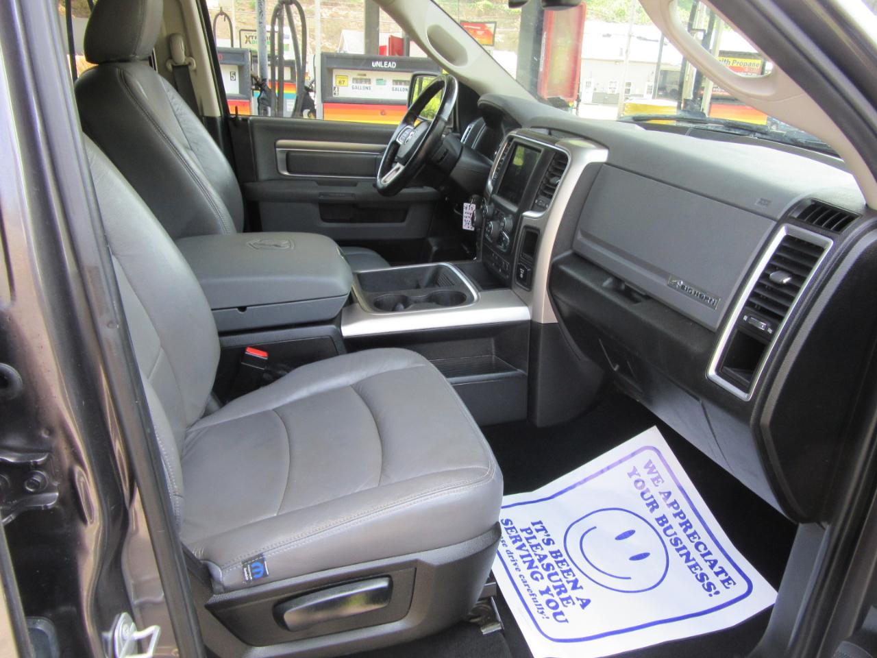RAM 1500 Classic SLT Crew Cab SWB 4WD 2019