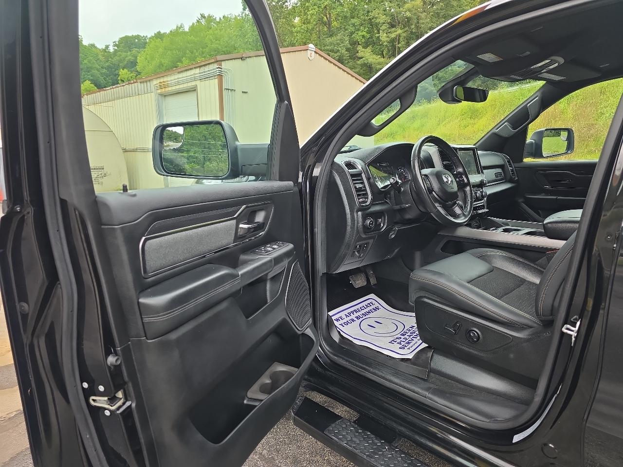 RAM 1500 Big Horn Crew Cab SWB 4WD 2020
