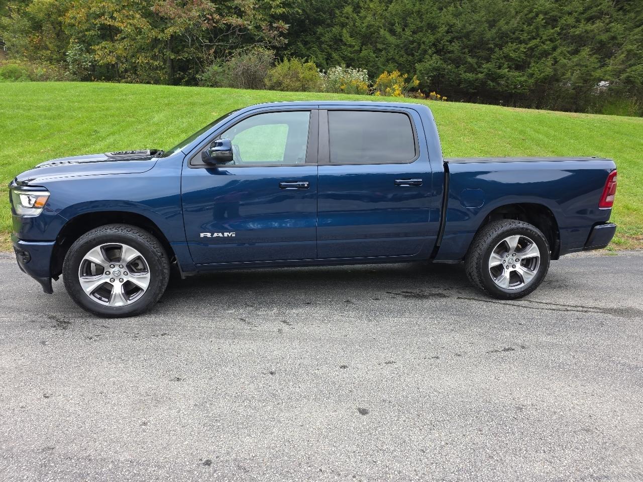 RAM 1500 Laramie Crew Cab SWB 4WD 2024