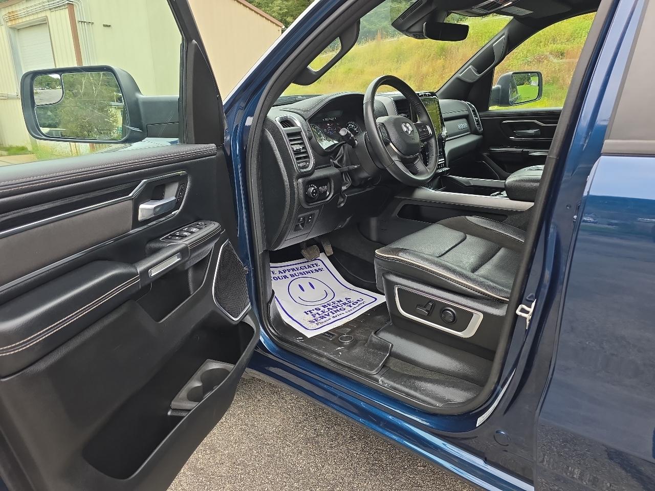 RAM 1500 Laramie Crew Cab SWB 4WD 2024