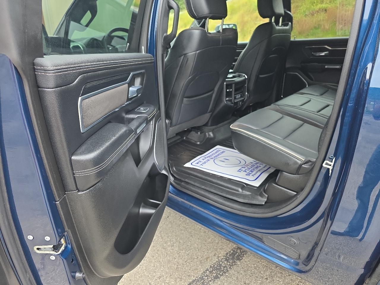 RAM 1500 Laramie Crew Cab SWB 4WD 2024