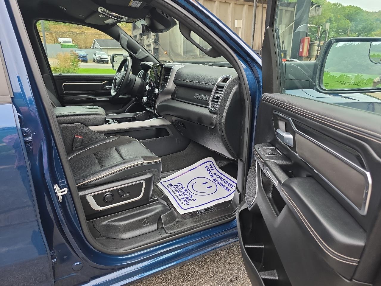RAM 1500 Laramie Crew Cab SWB 4WD 2024