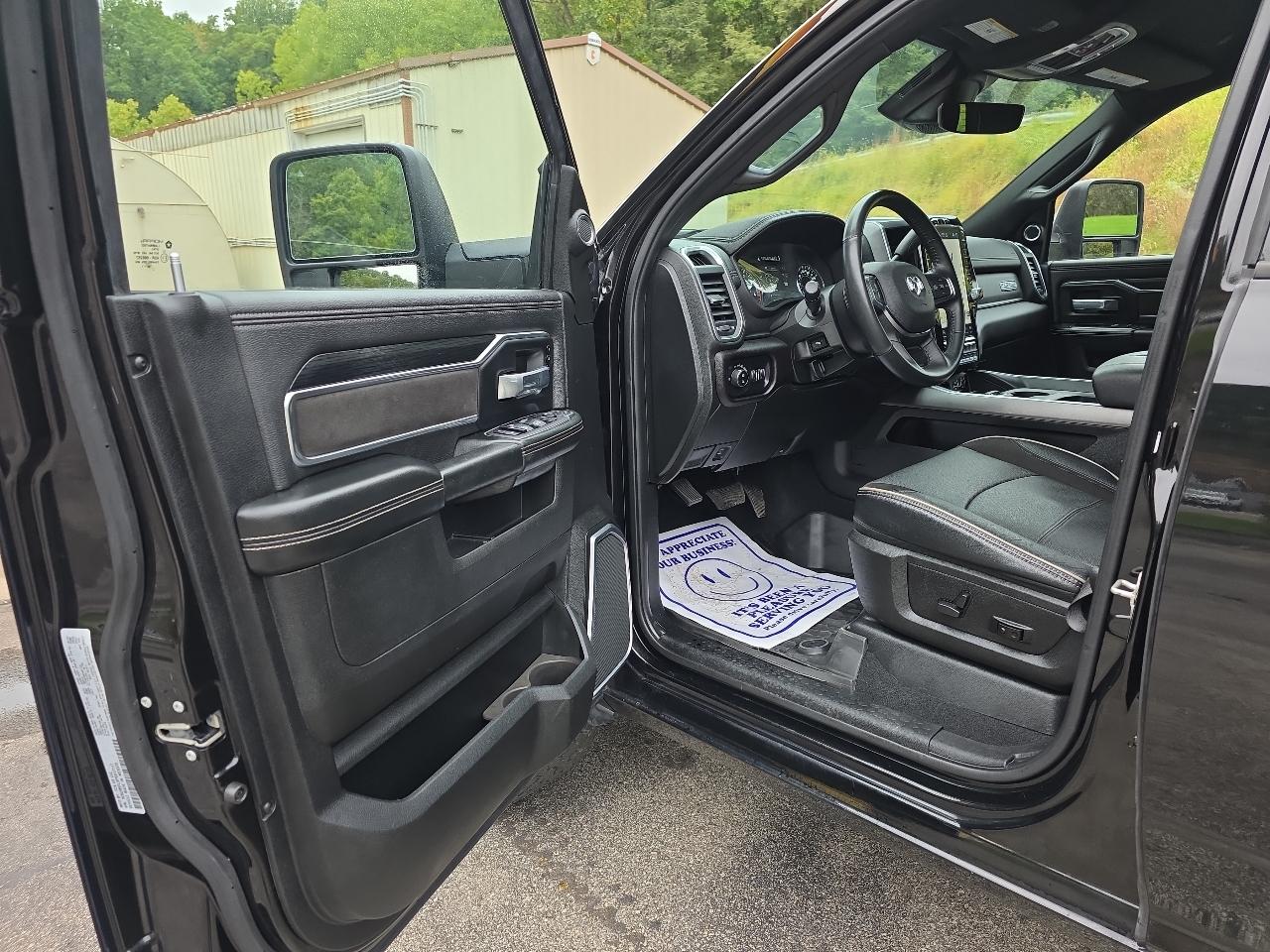 RAM 2500 Laramie Crew Cab SWB 4WD 2023