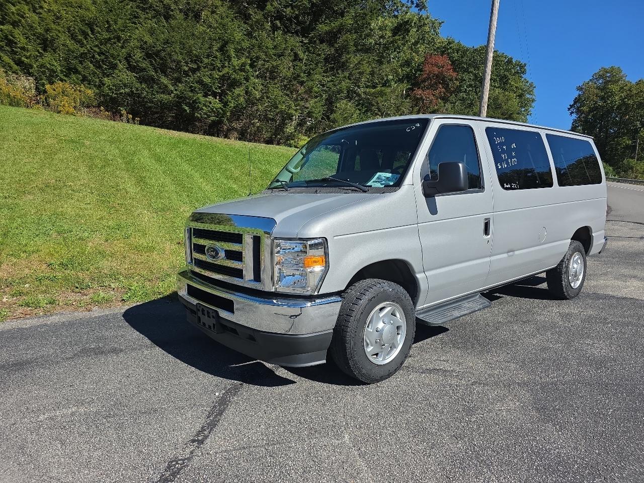 Ford Econoline E-350 XL Super Duty 2010