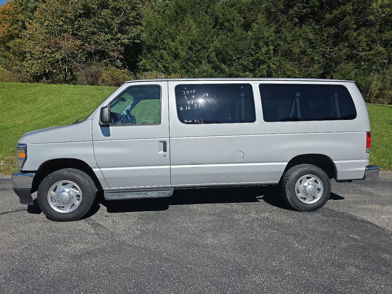 Ford Econoline E-350 XL Super Duty 2010