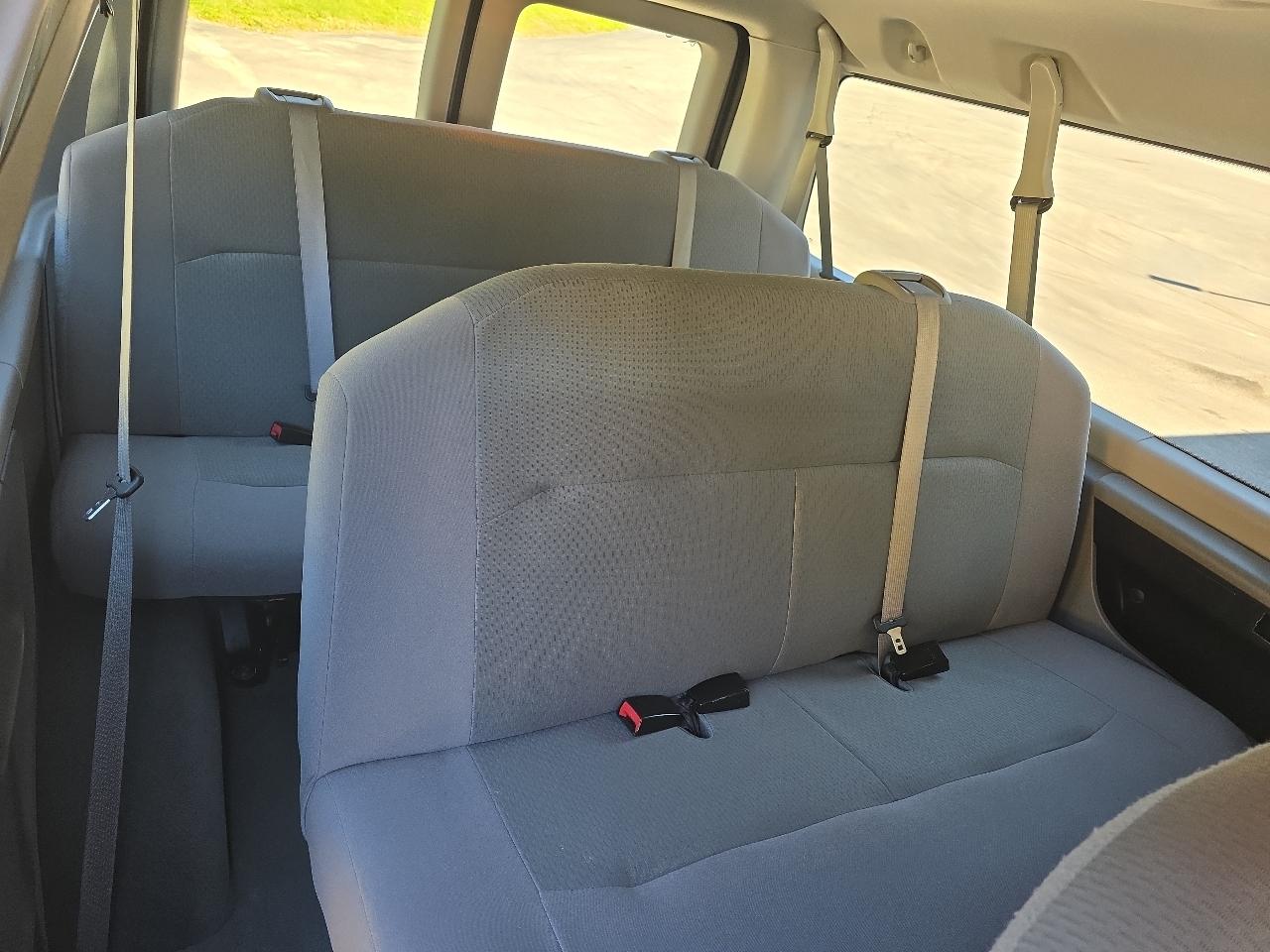 Ford Econoline E-350 XL Super Duty 2010