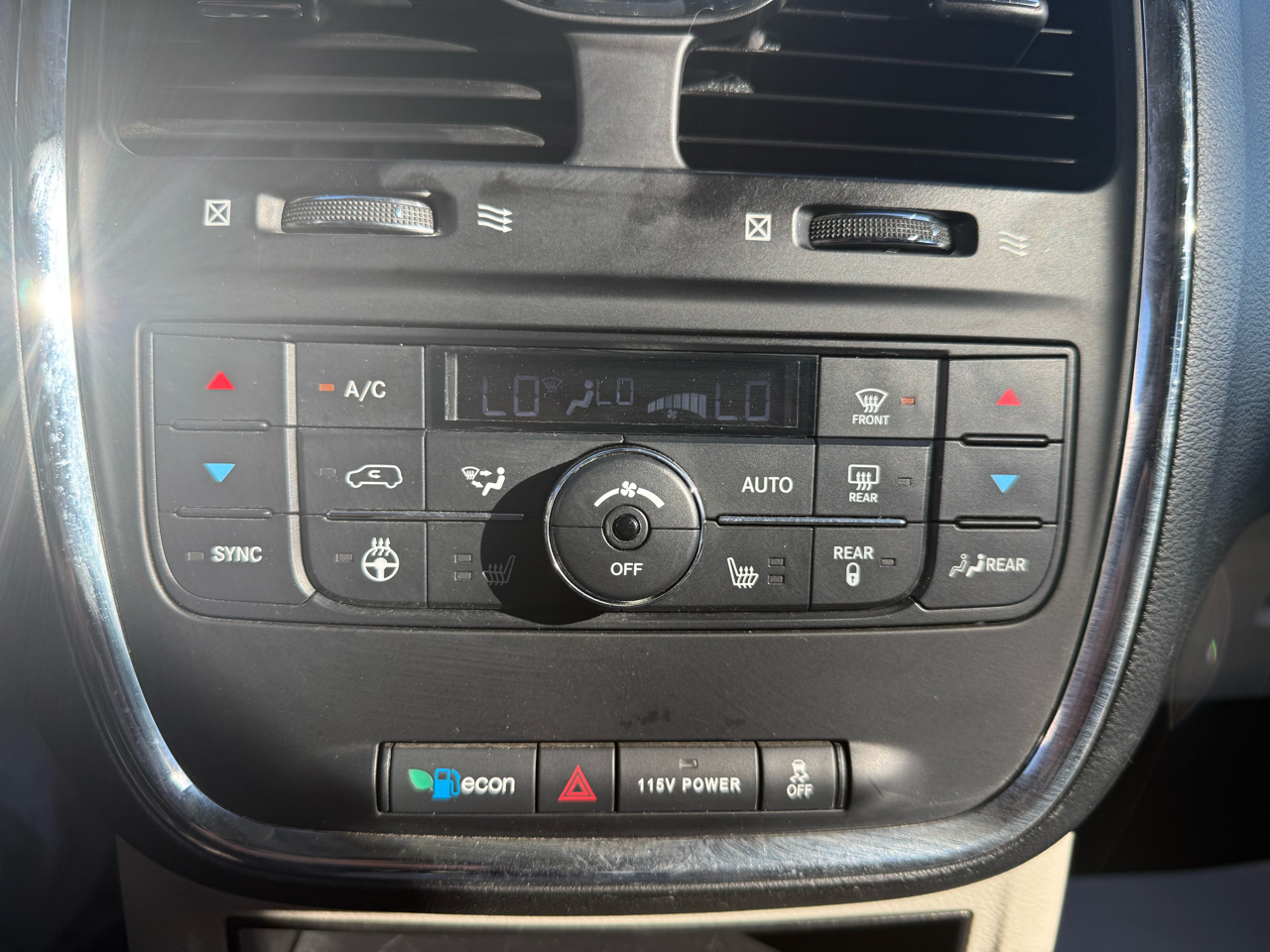 2014 Chrysler Town & Country Touring L photo 15