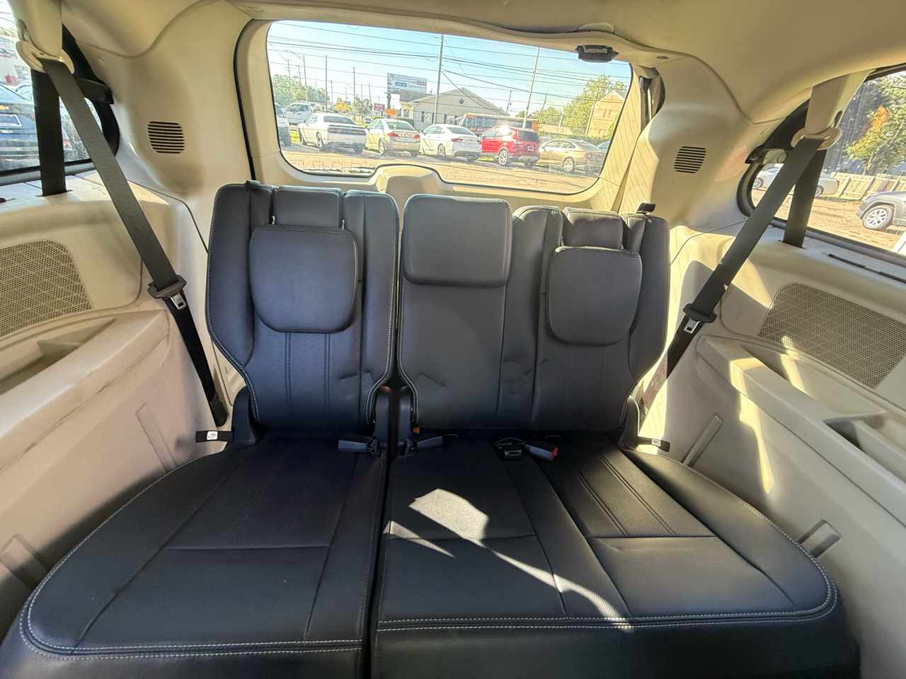 2014 Chrysler Town & Country Touring L photo 24