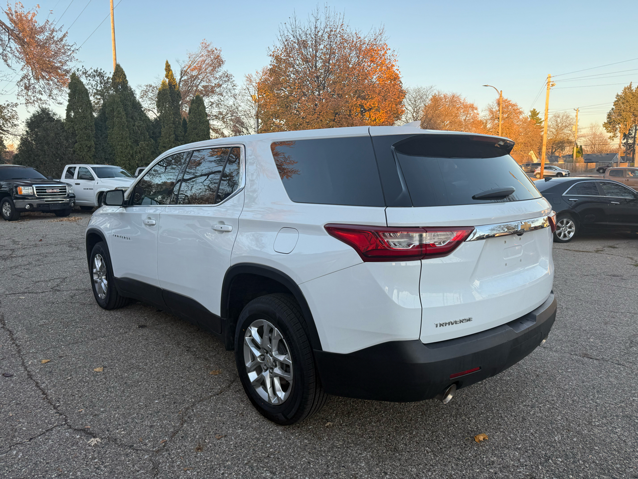 2020 Chevrolet Traverse LS photo 3