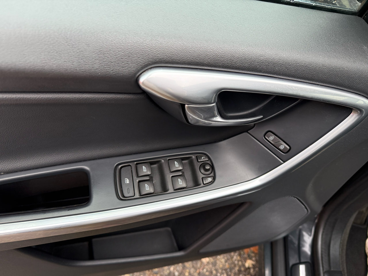 2015 Volvo XC60 T6 Premier photo 3