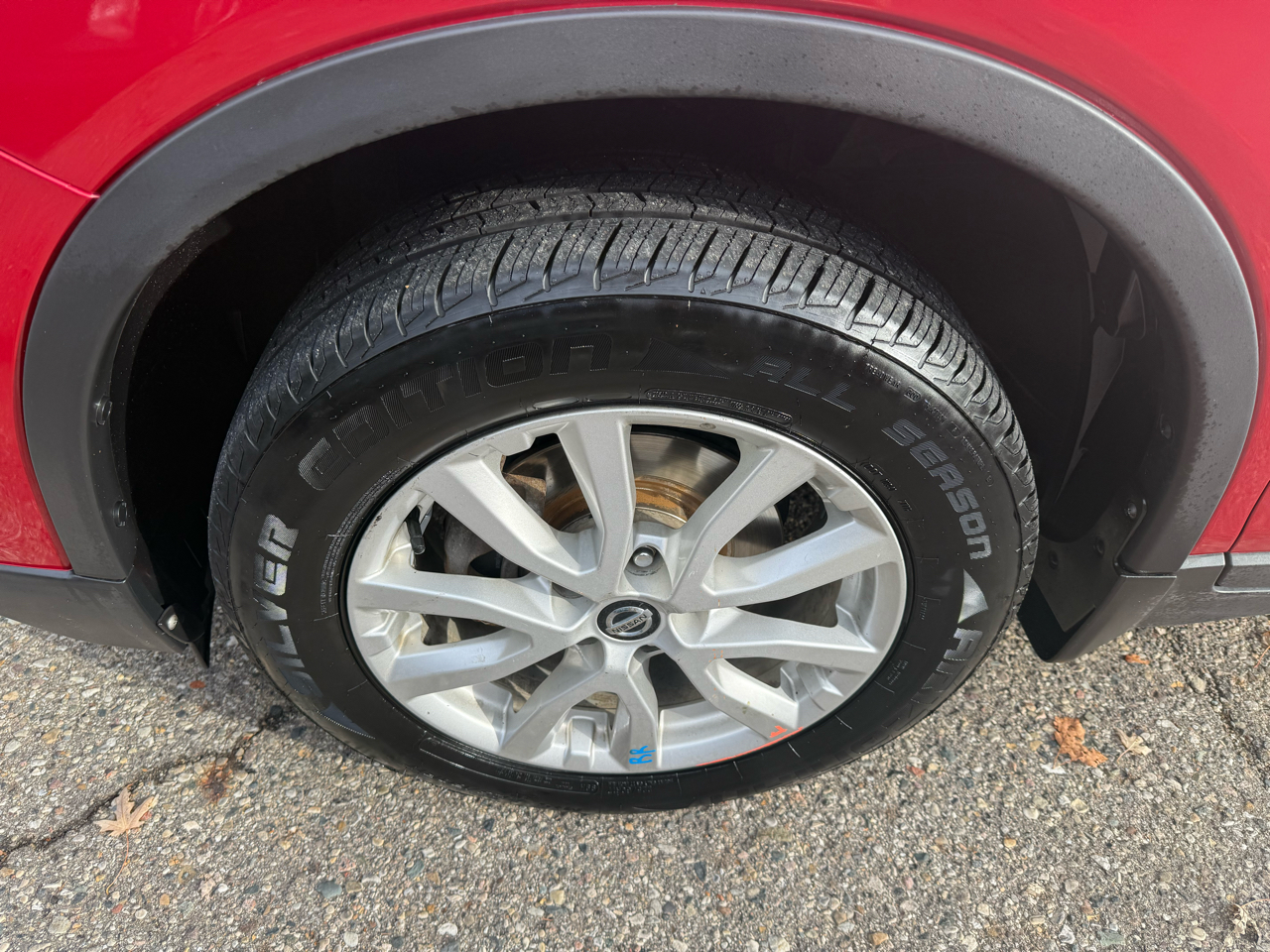 2017 Nissan Rogue SV photo 2