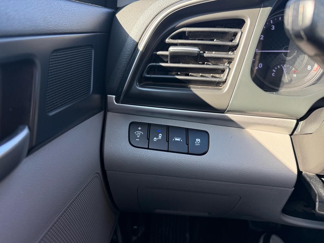 Hyundai Elantra  2020