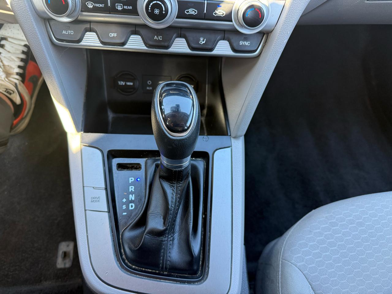 Hyundai Elantra  2020