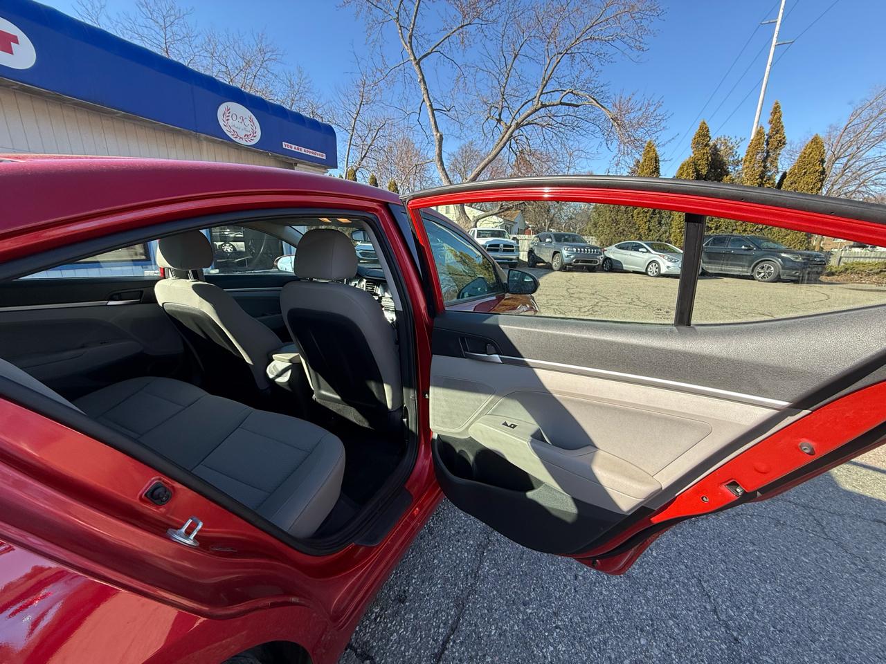 Hyundai Elantra  2020