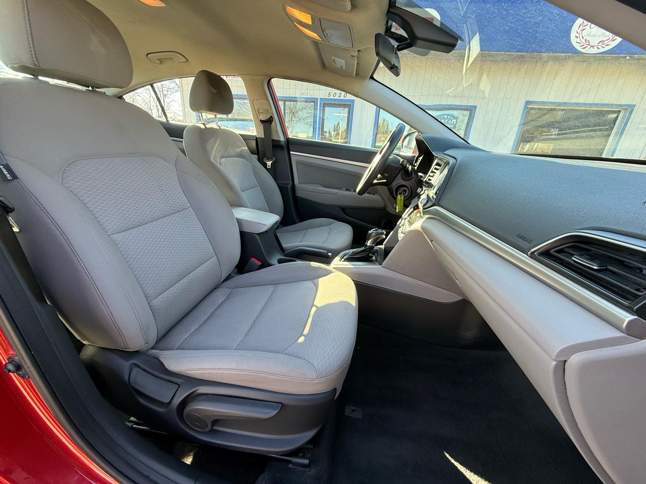 Hyundai Elantra  2020