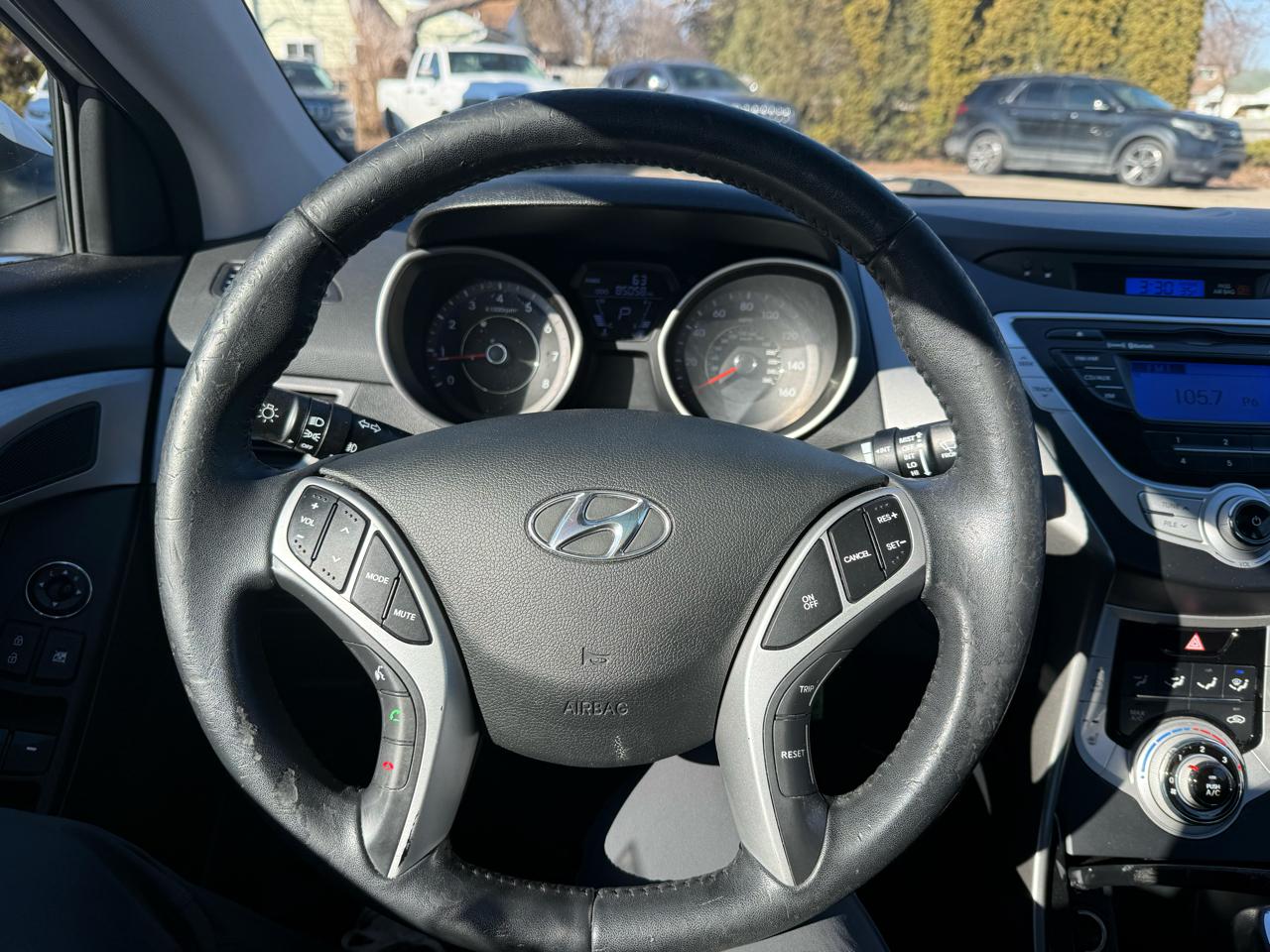 Hyundai Elantra  2012