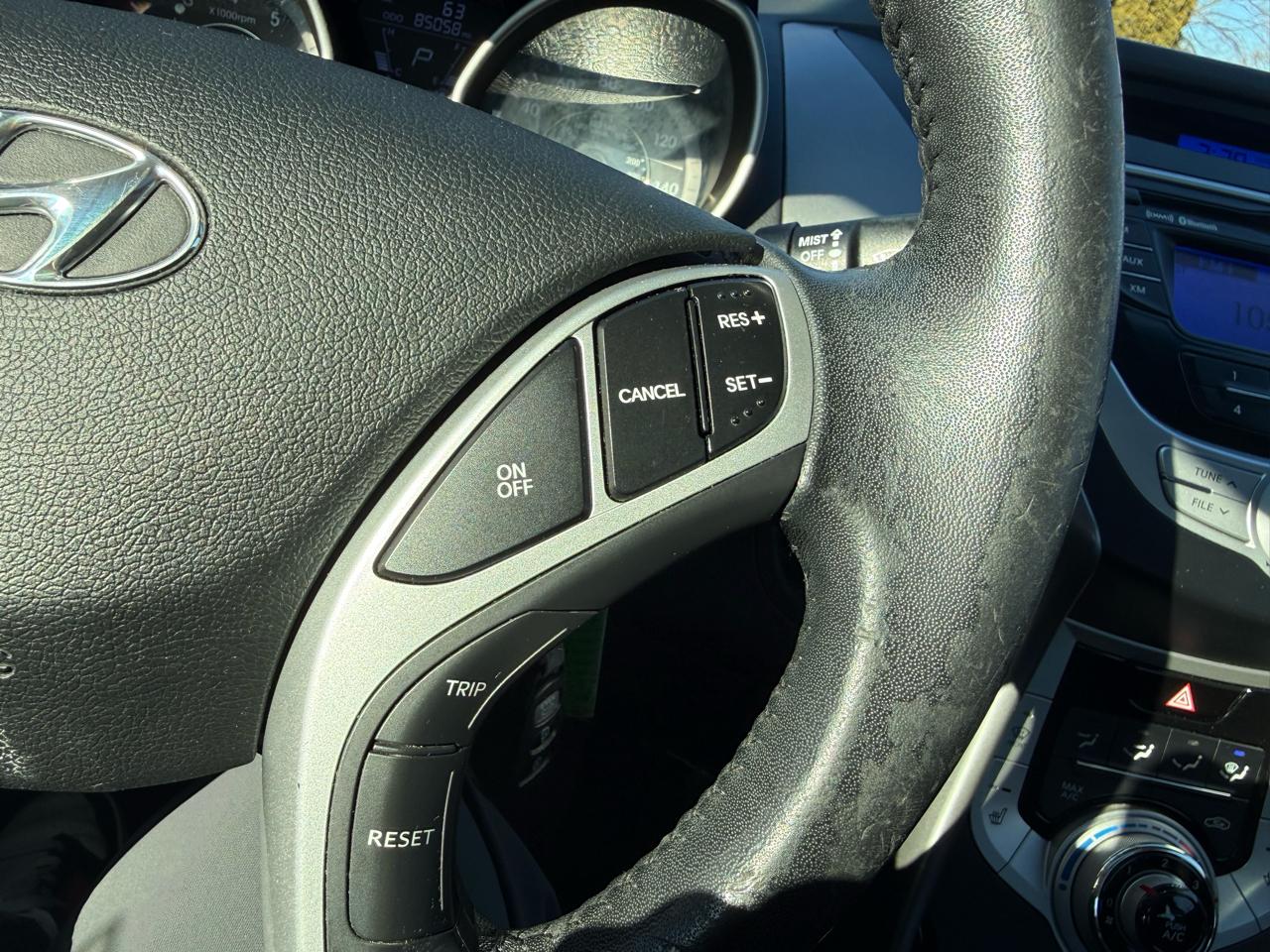 Hyundai Elantra  2012