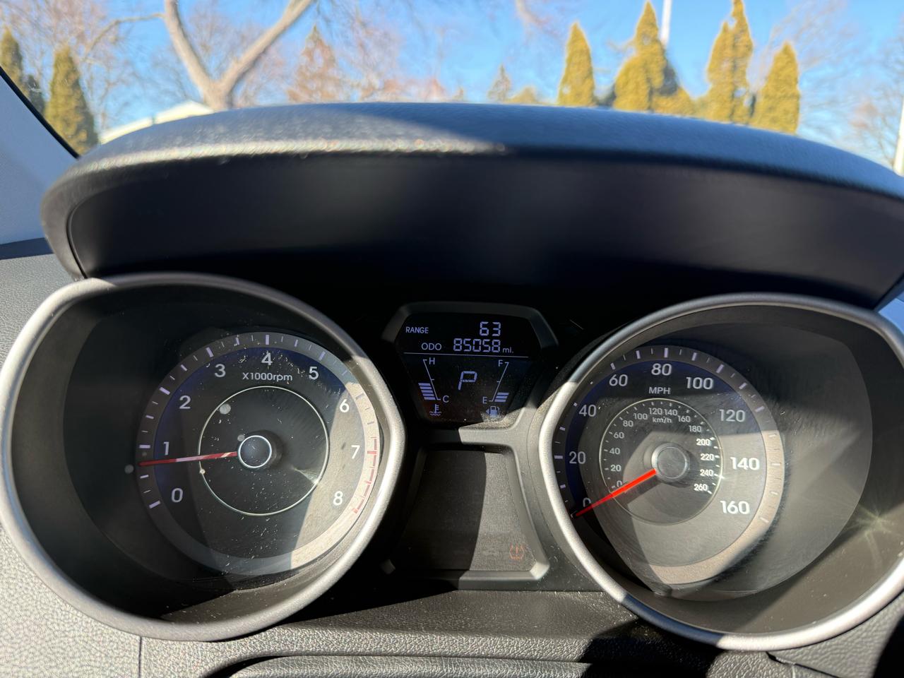 Hyundai Elantra  2012