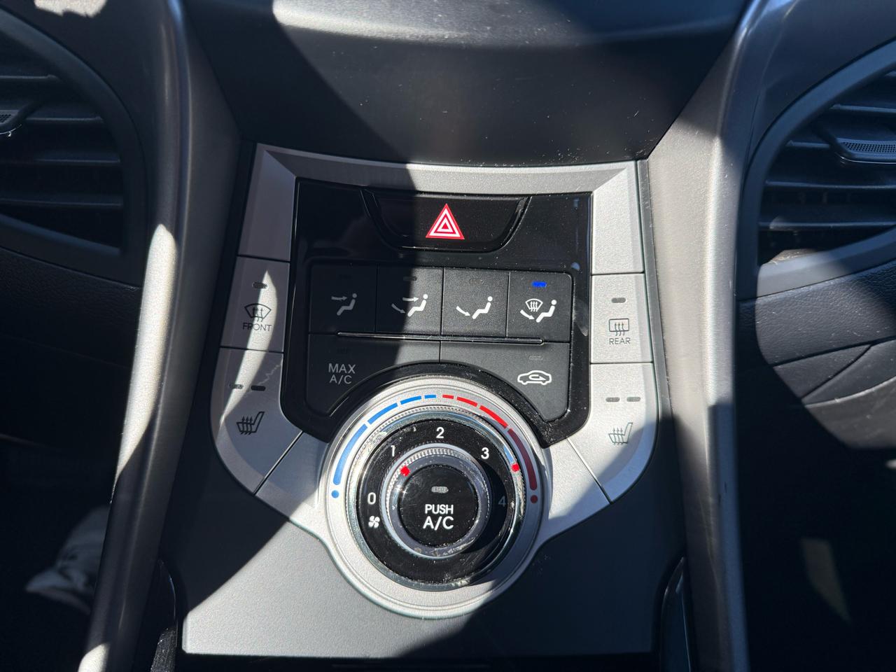 Hyundai Elantra  2012