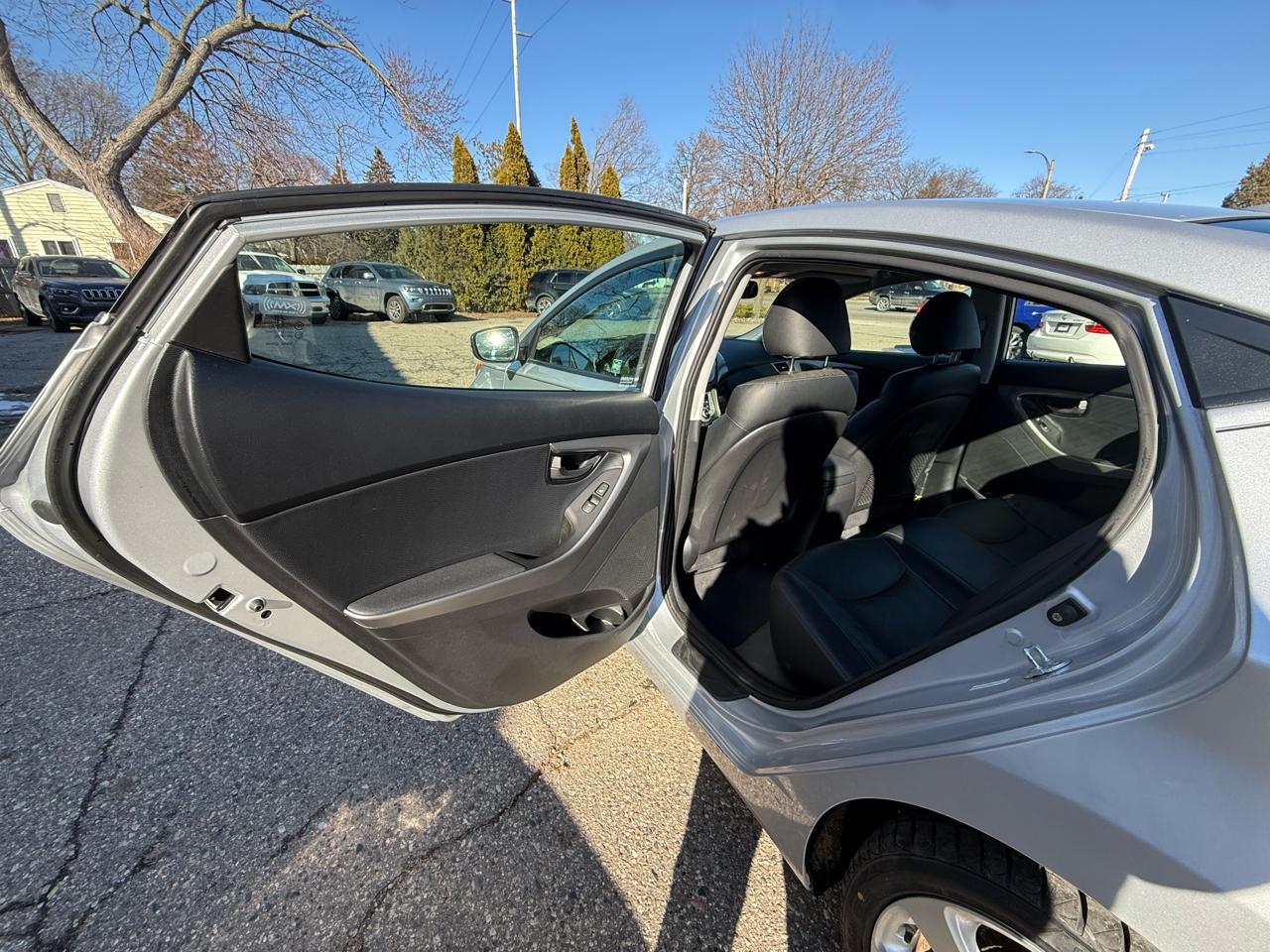 Hyundai Elantra  2012