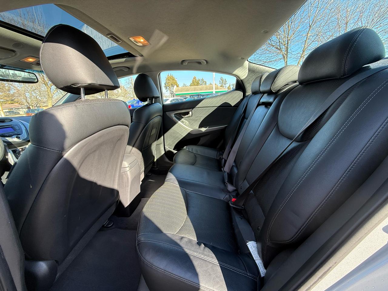 Hyundai Elantra  2012