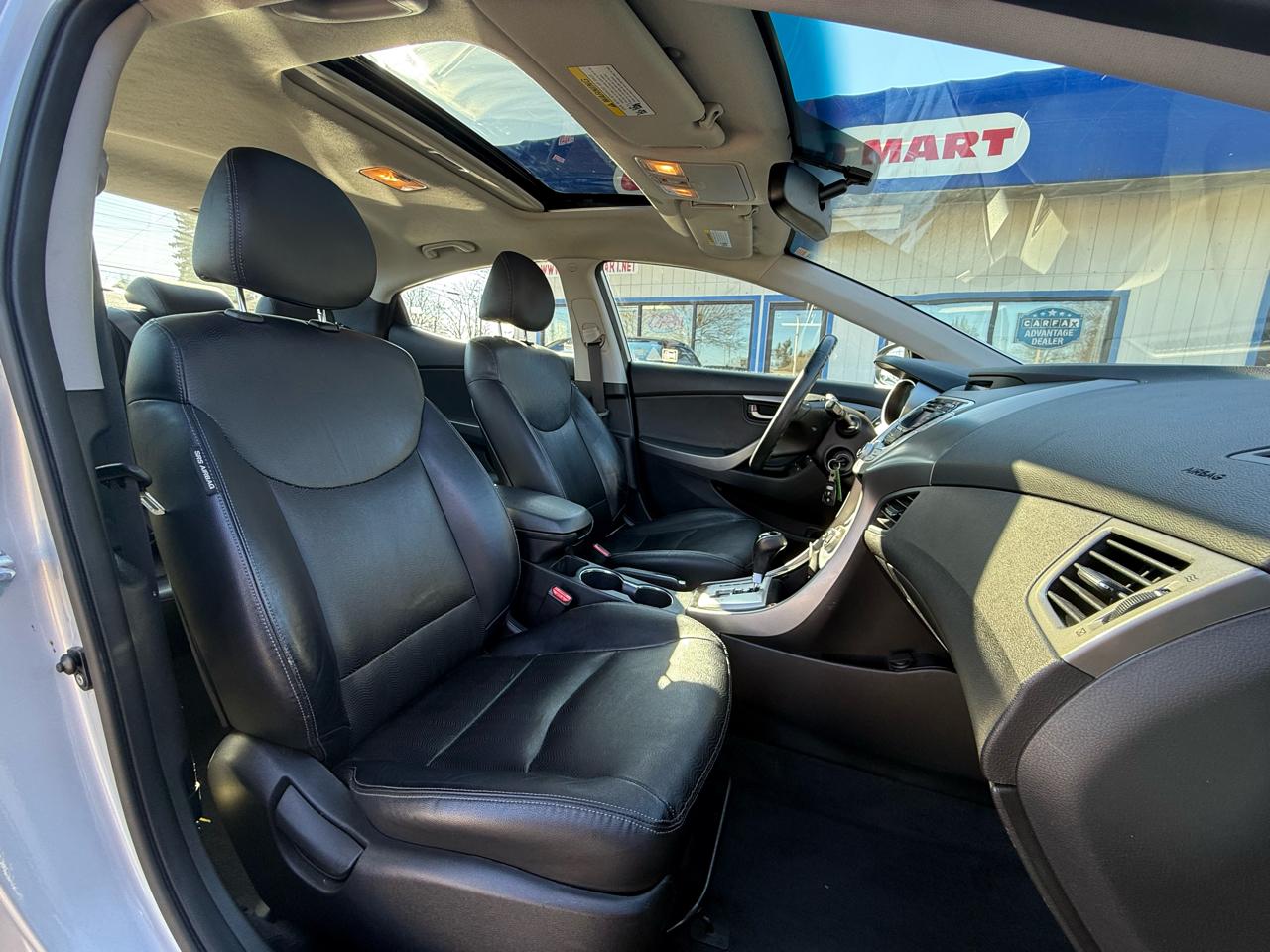 Hyundai Elantra  2012