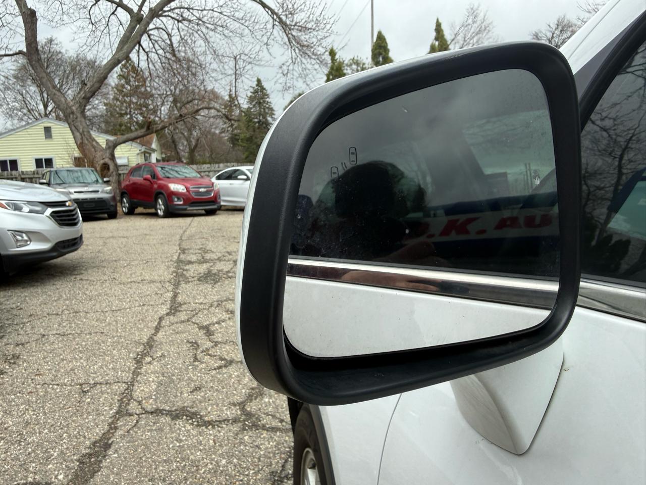 View vehicle photo 7