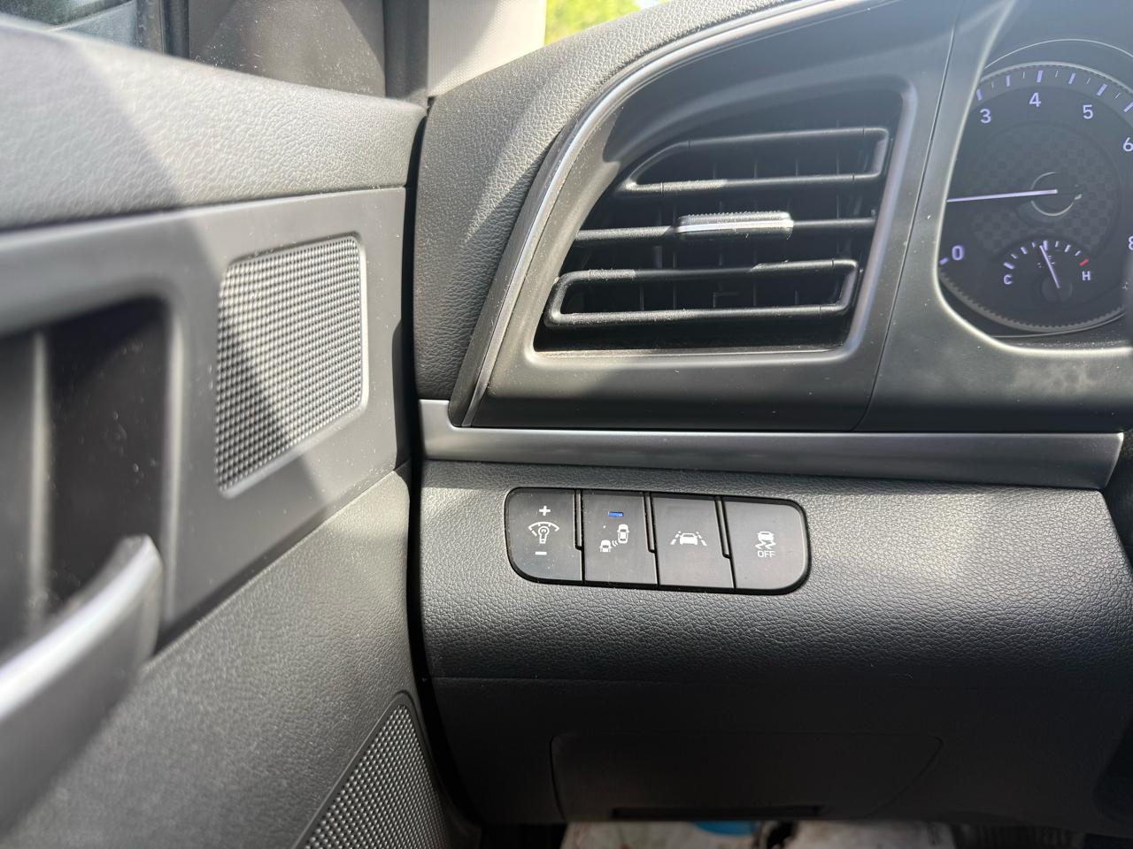 Hyundai Elantra  2020