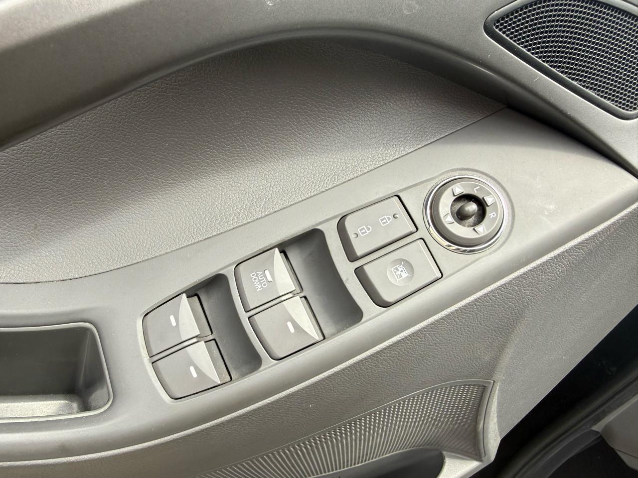 Hyundai Elantra  2013