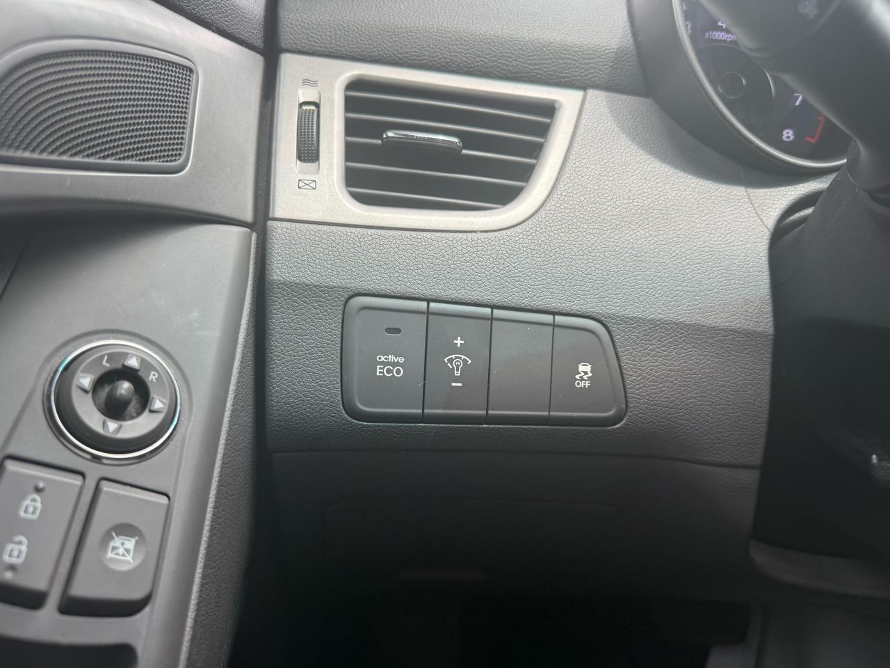 Hyundai Elantra  2013