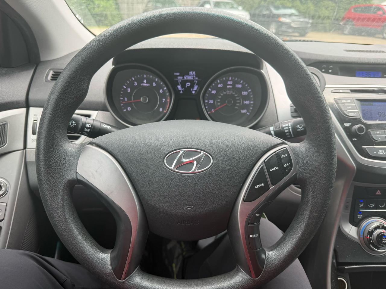 Hyundai Elantra  2013