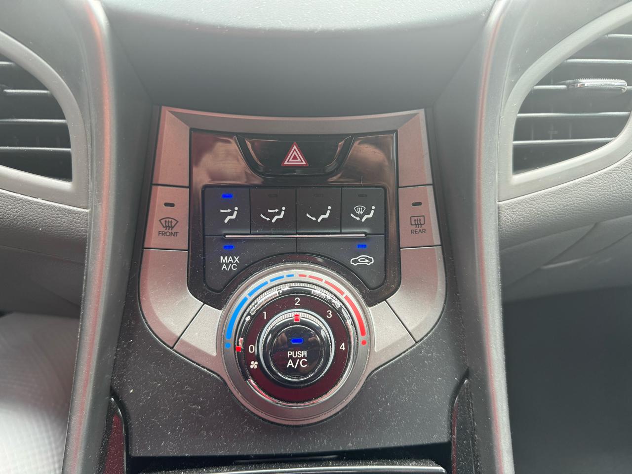 Hyundai Elantra  2013