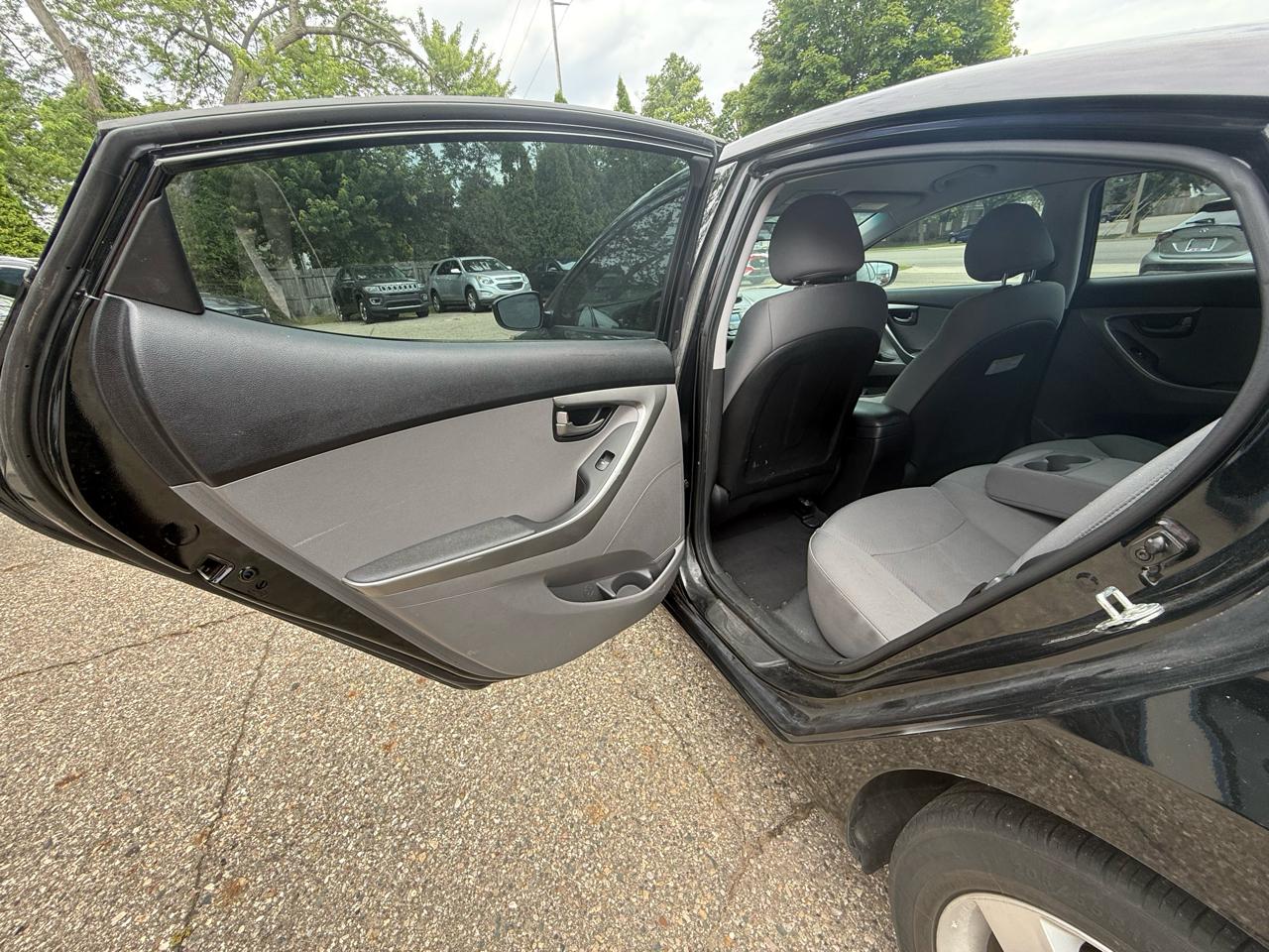 Hyundai Elantra  2013