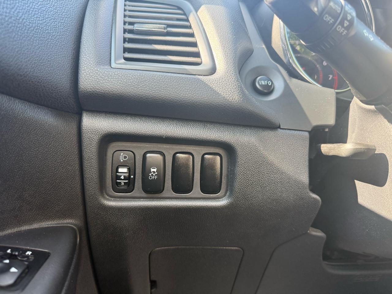 Mitsubishi Outlander Sport  2013
