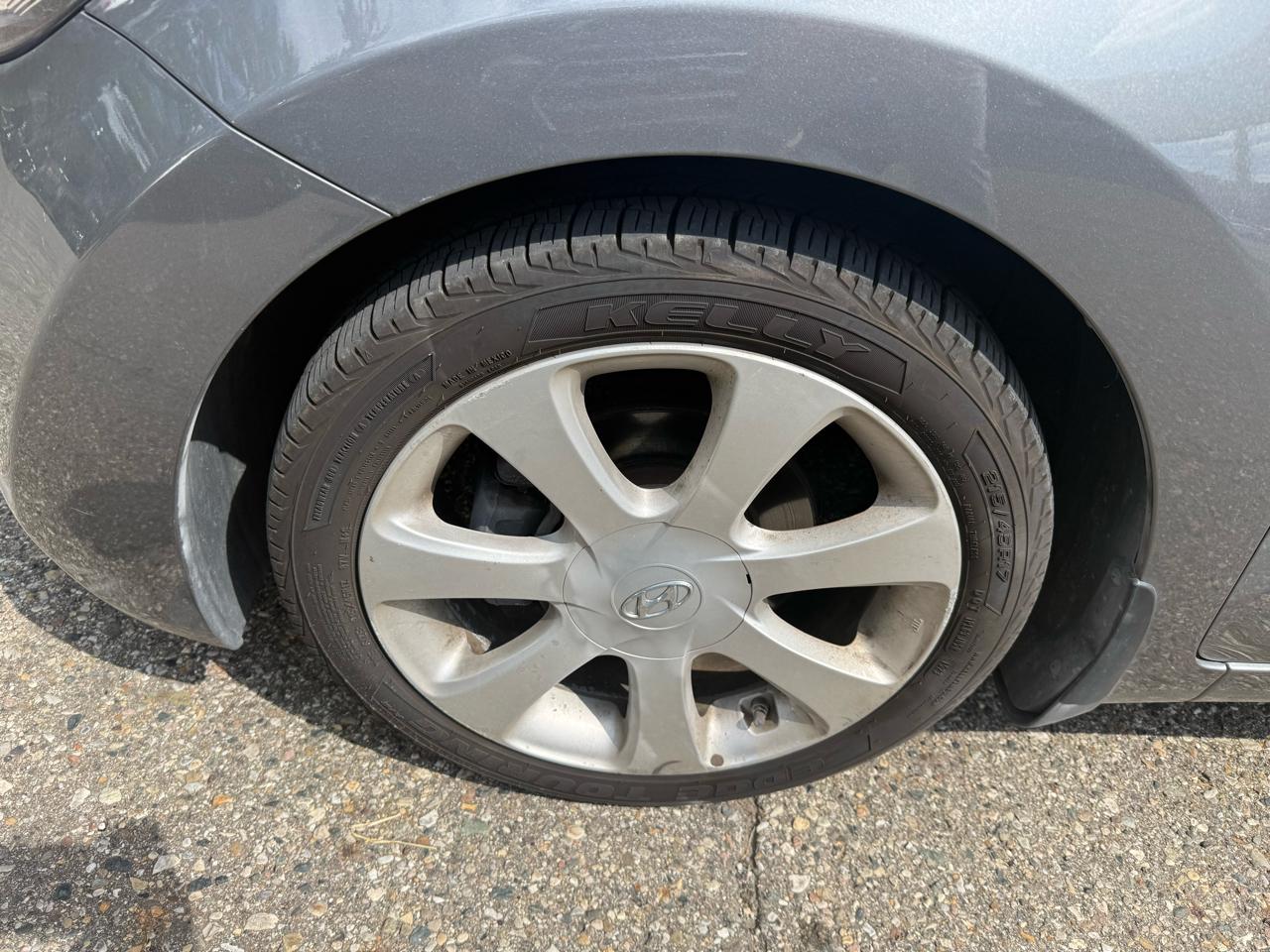 Hyundai Elantra  2013