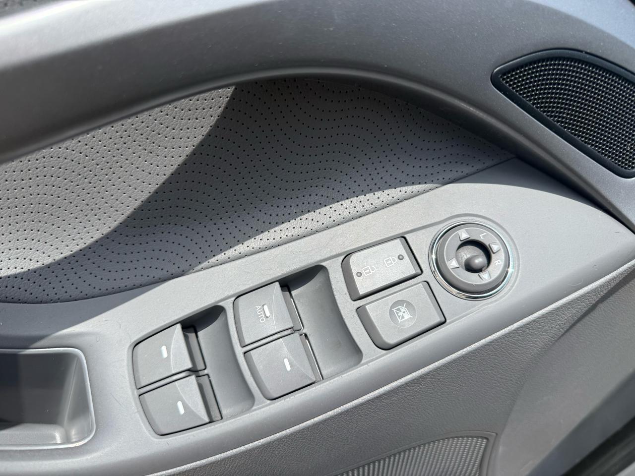 Hyundai Elantra  2013