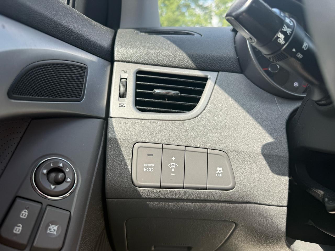 Hyundai Elantra  2013