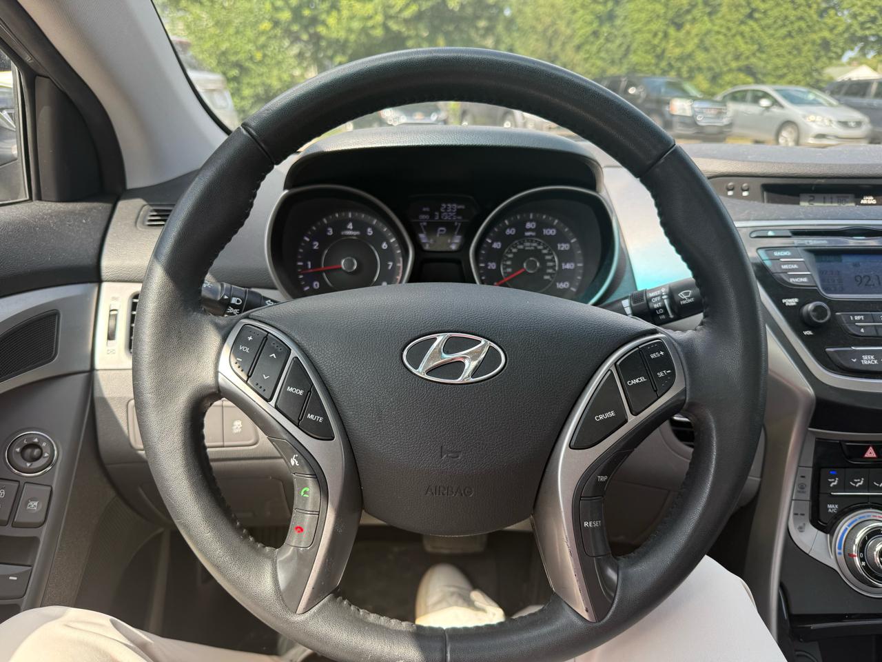 Hyundai Elantra  2013