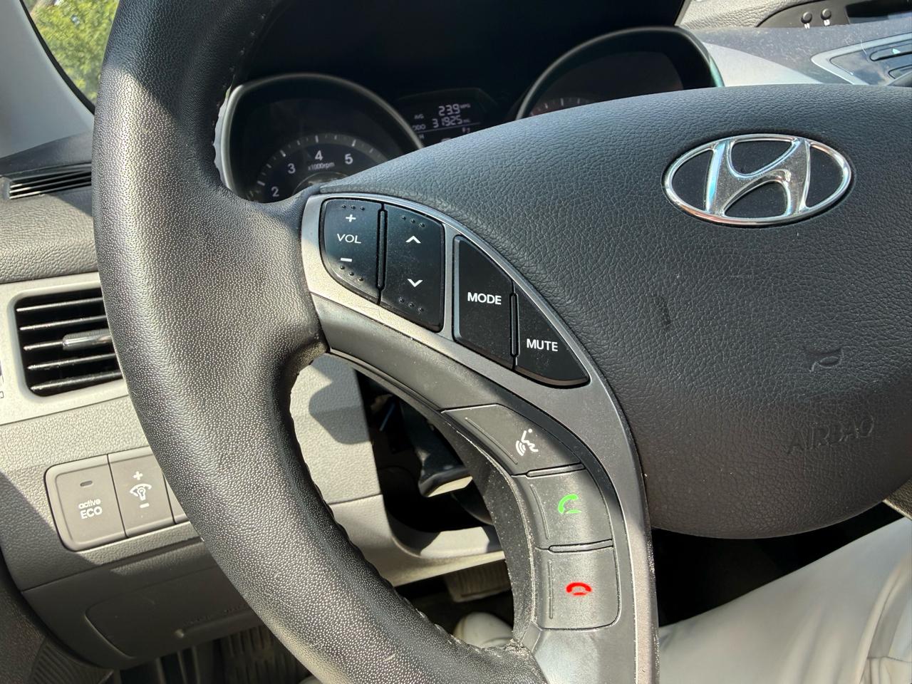 Hyundai Elantra  2013