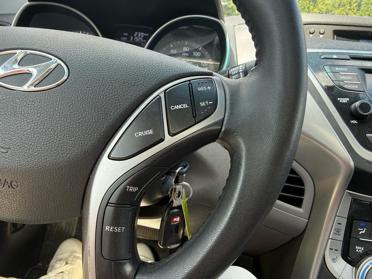 Hyundai Elantra  2013