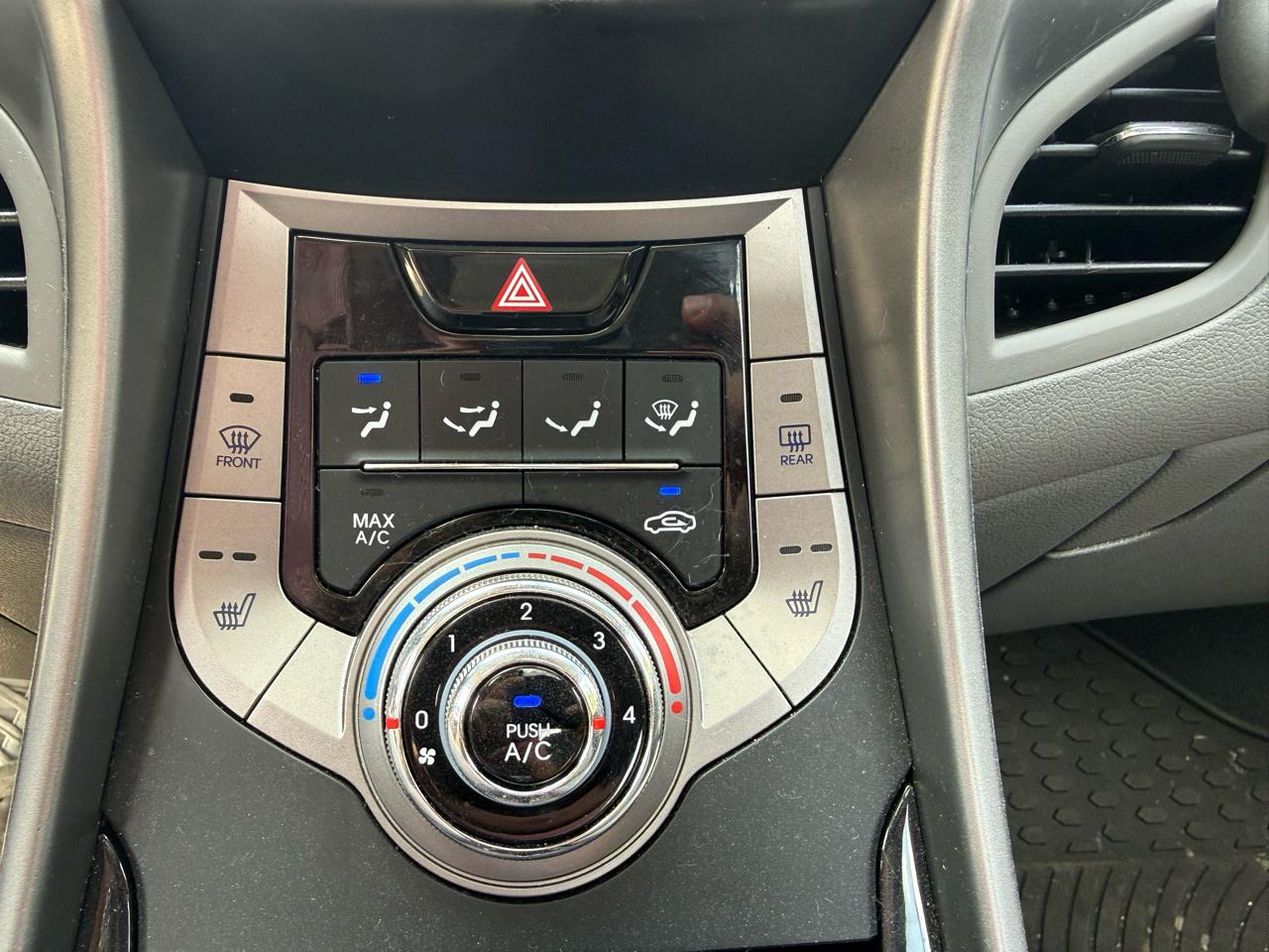 Hyundai Elantra  2013