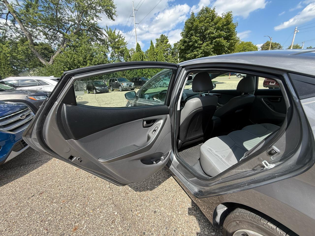 Hyundai Elantra  2013