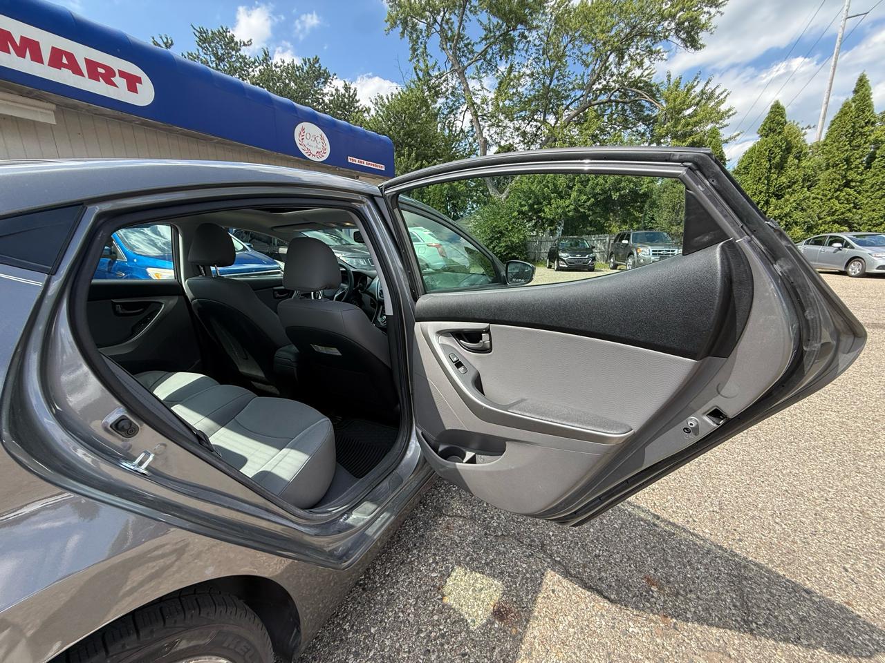 Hyundai Elantra  2013