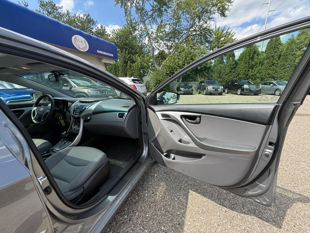 Hyundai Elantra  2013