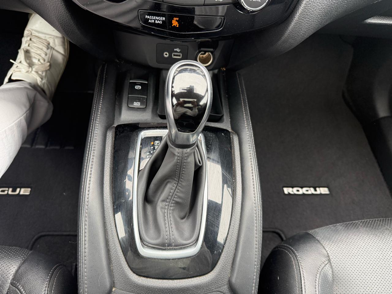 Nissan Rogue  2020
