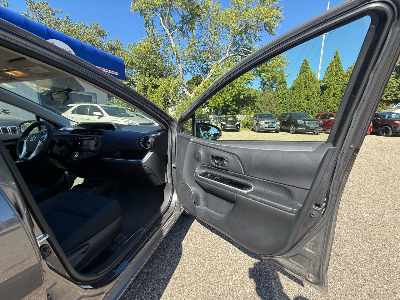 Toyota Prius c  2015