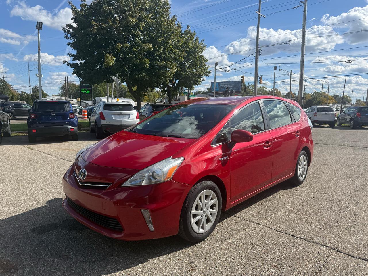 Toyota Prius V  2013